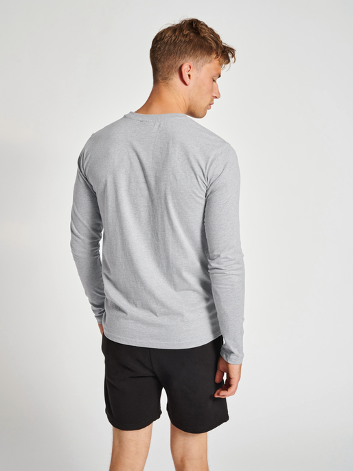 hmlRED HEAVY T-SHIRT L/S, GREY MELANGE, model