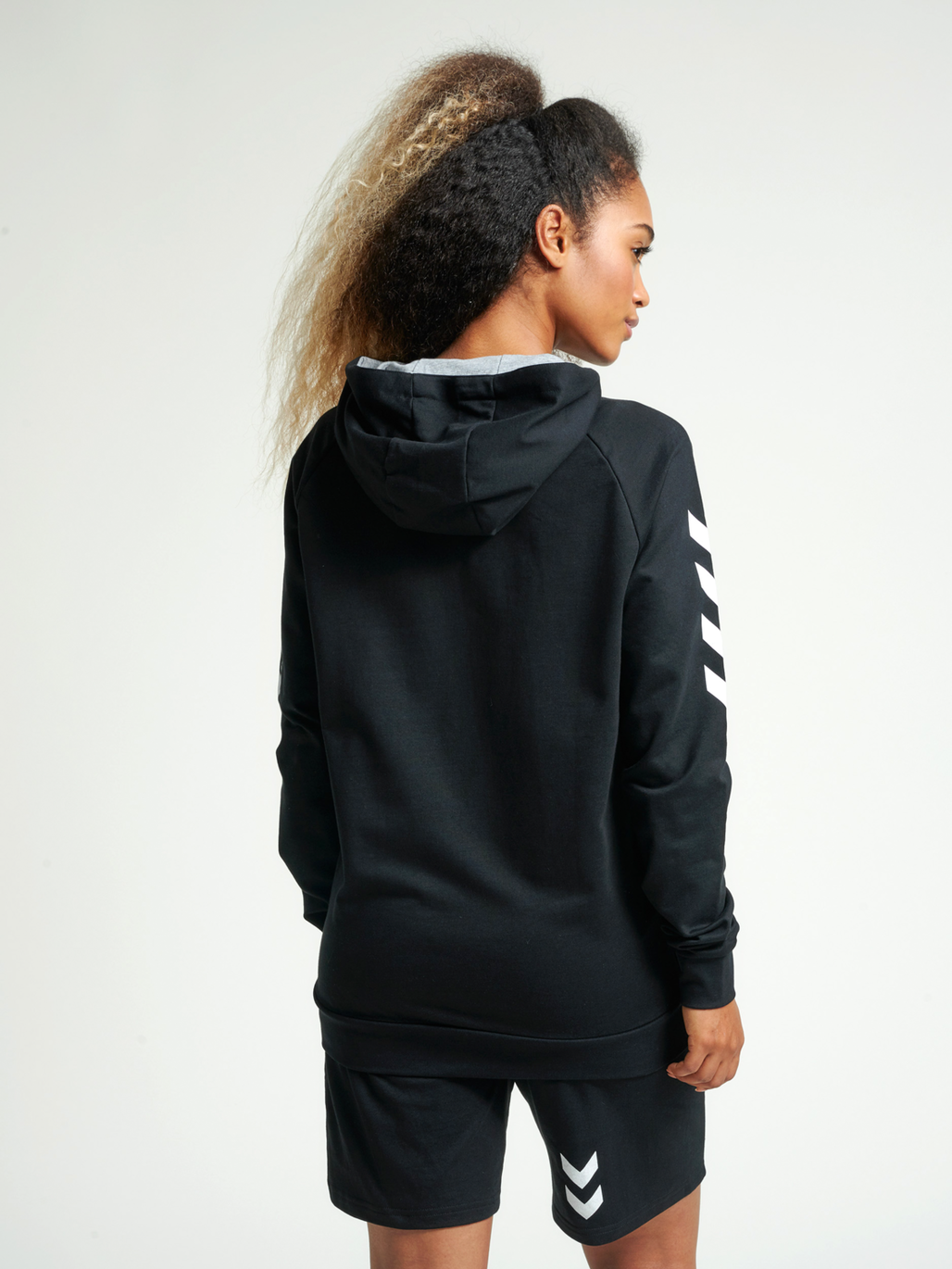 HUMMEL GO COTTON HOODIE WOMAN, BLACK, model