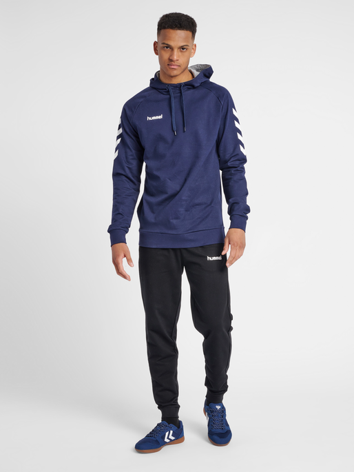 HUMMEL GO COTTON HOODIE, MARINE, model