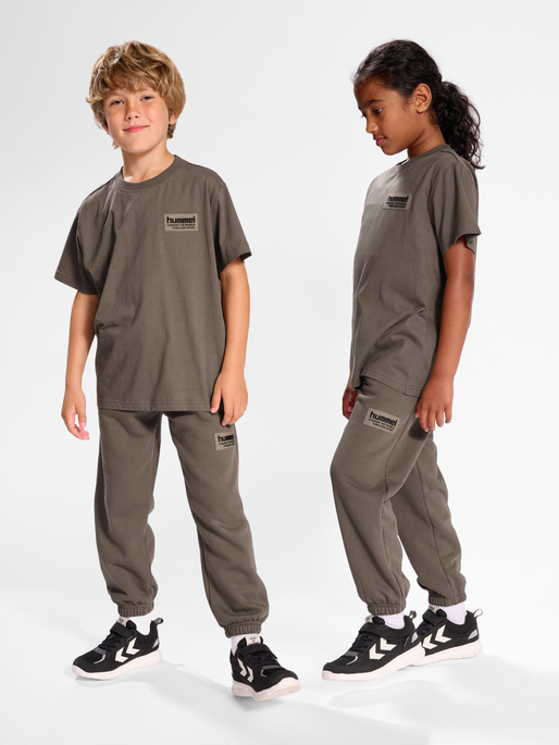 hmlDARE T-SHIRT S/S, 1559, model
