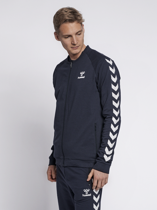 HMLRAY ZIP JACKET, BLACK IRIS, model