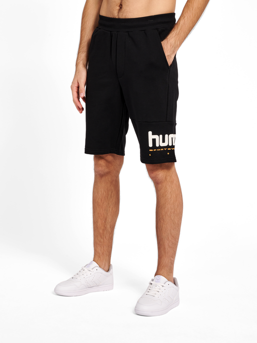 hmlLGC MANFRED SHORTS, BLACK, model