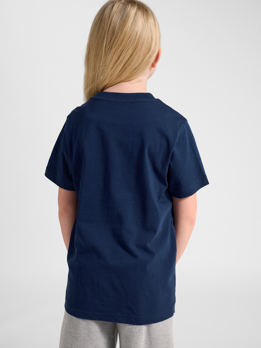 hmlJR REG GRAPHIC T-SHIRT S/S, DRESS BLUES, model