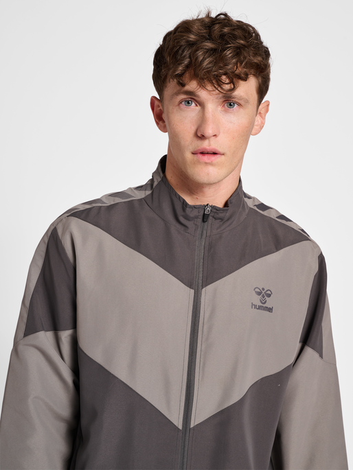 hmlPRO GRID WALK OUT  JACKET, FORGED IRON/QUIET SHADE, model