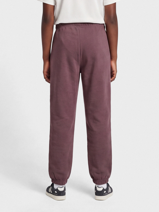 hmlJR LOOSE SWEATPANTS BEE, PEPPERCORN, model