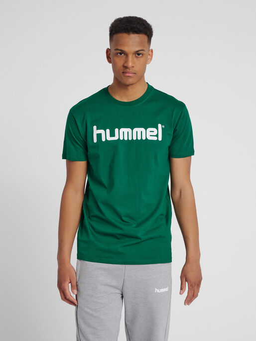 HUMMEL GO COTTON LOGO T-SHIRT S/S, EVERGREEN, model