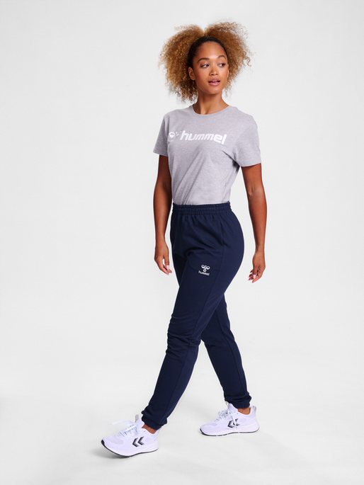 hmlGO 2.0 SWEATPANTS WOMAN, MARINE, model