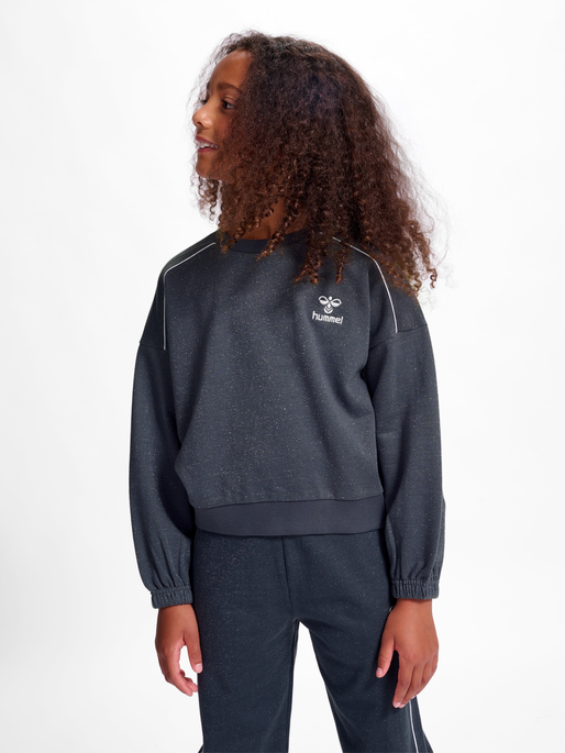 hmlGIZELA SWEATSHIRT, 0526, model