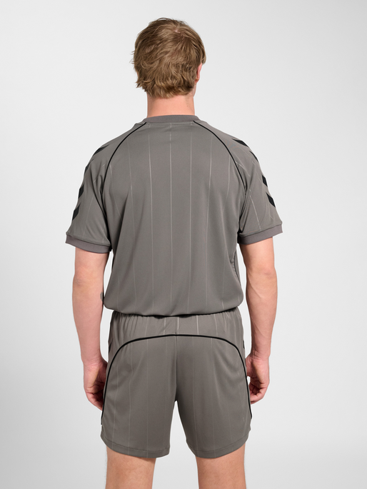 hmlPITCH T-SHIRT S/S, CHARCOAL GRAY, model