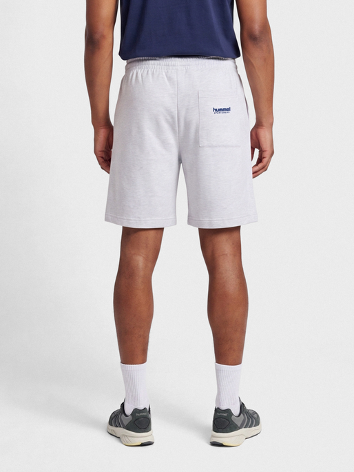 hmlSWARM SHORTS, LIGHT GREY MELANGE, model