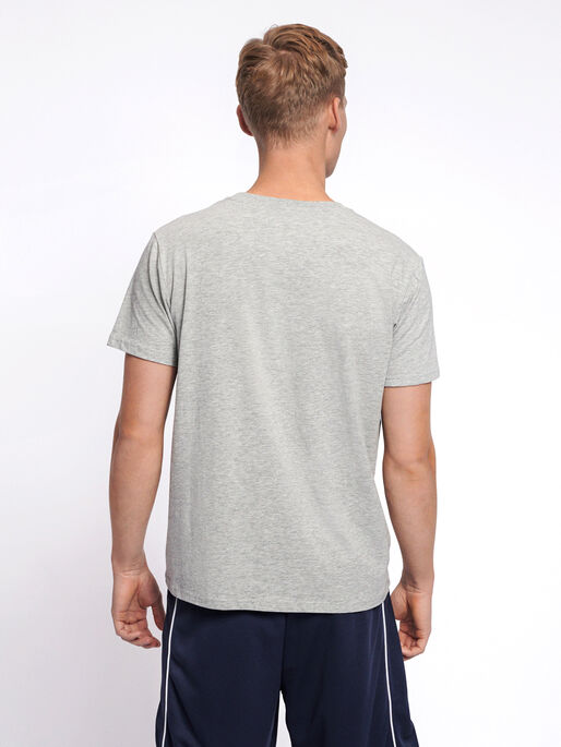 hmlSIGGE T-SHIRT S/S, GREY MELANGE, model