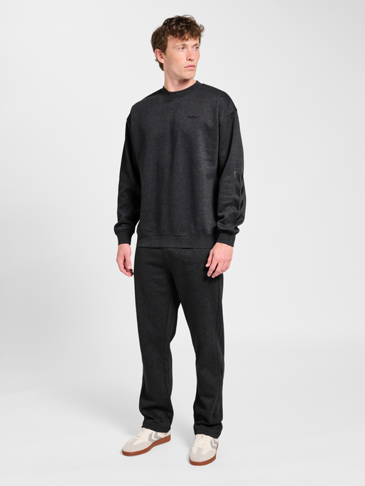 hmlCHEVRON ATHLETIC SWEATSHIRT, DARK GREY MELANGE, model