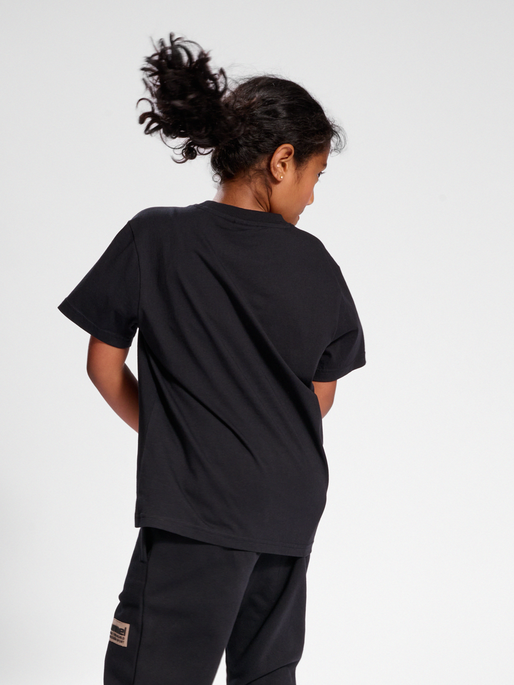 hmlDARE T-SHIRT S/S, 2001, model