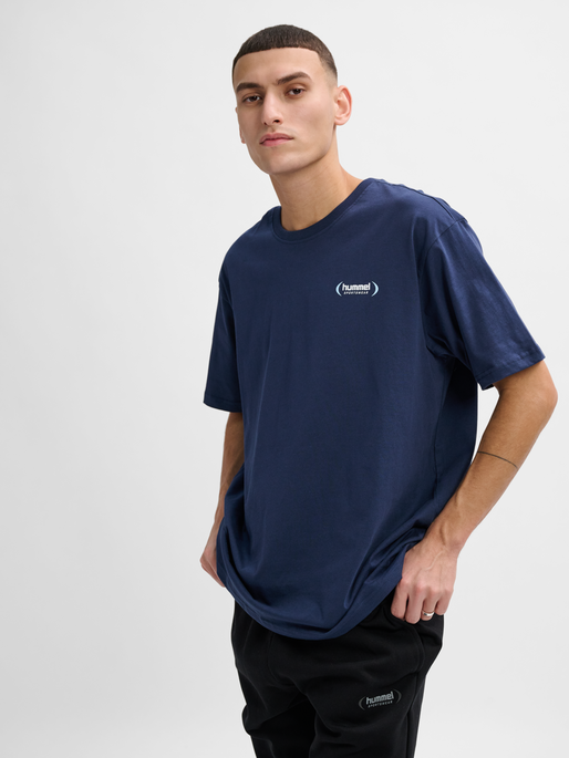 hmlFELIX LOOSE TEE, DRESS BLUES, model