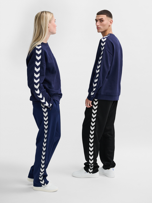 hummel ARCHIVE LOOSE FIT SWEATSHIRT - PEACOAT | hummelsport.de