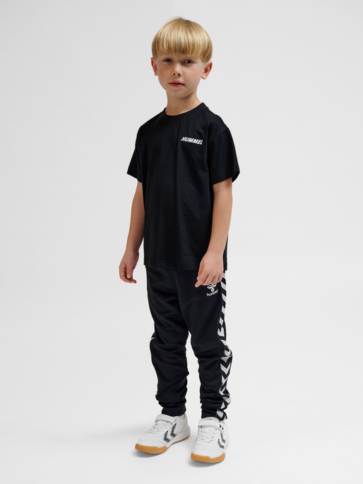 hmlCASPER T-SHIRT S/S, BLACK, model