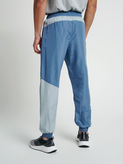 hmlSULLIVAN LOOSE PANTS, CHINA BLUE, model