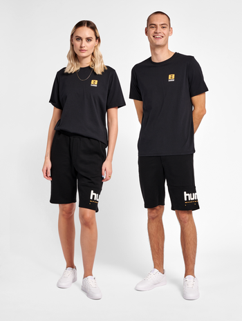 hmlLGC MANFRED SHORTS, BLACK, model