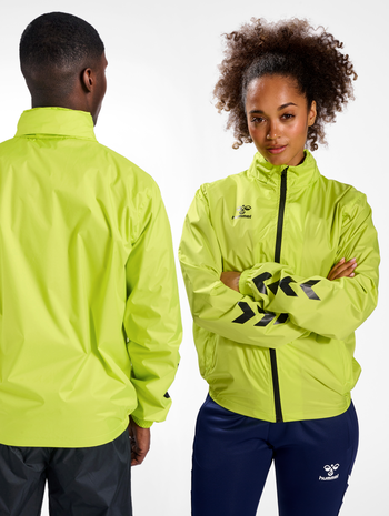 hmlCORE XK SPRAY JACKET, LIME POPSICLE, model