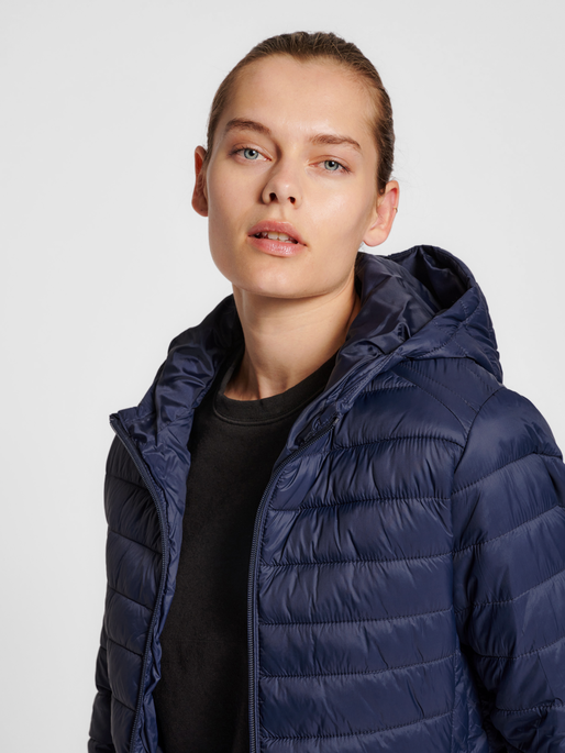 hmlRED QUILTED HOOD JACKET WOMAN, MARINE, model