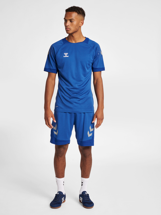 hmlLEAD S/S POLY JERSEY, TRUE BLUE, model