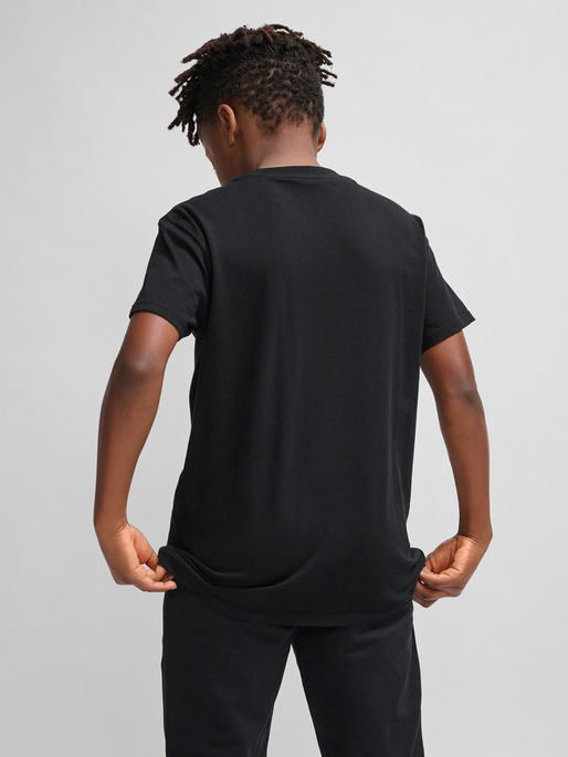 hmlGO 2.0 T-SHIRT S/S KIDS, BLACK, model