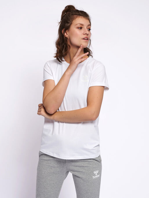 HMLISOBELLA T-SHIRT S/S, WHITE, model