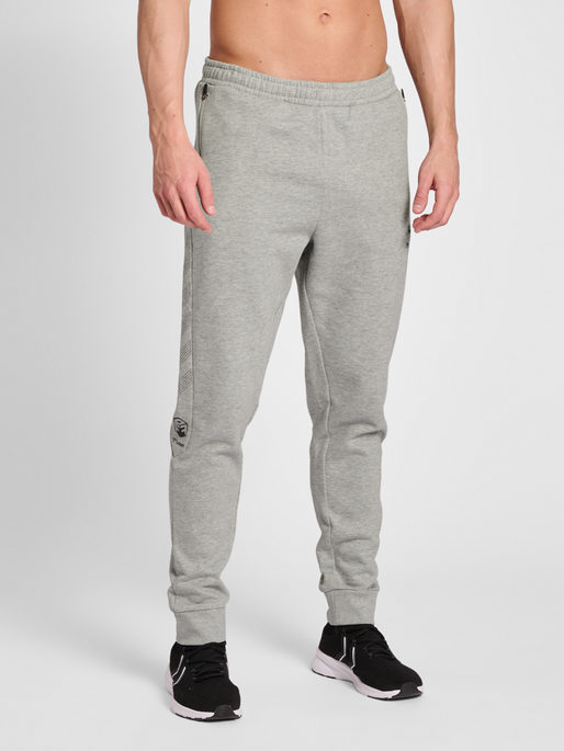 hmlOFFGRID PANTS, 1960, model