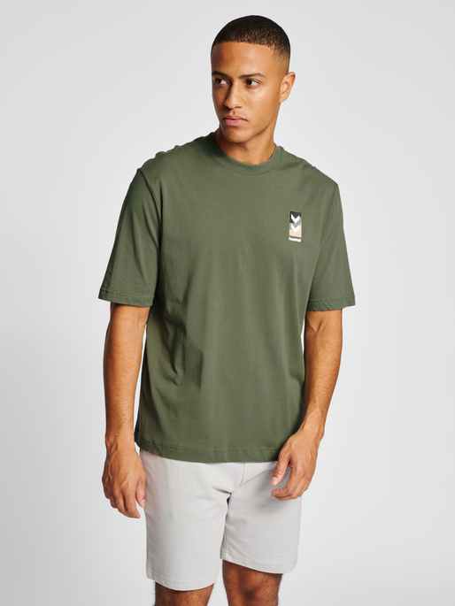 hmlLGC CHARLES T-SHIRT, FOUR LEAF CLOVER, packshot