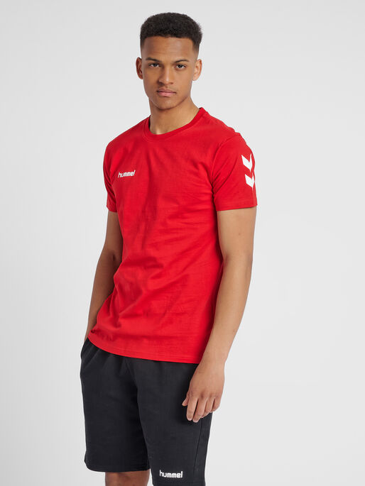 HMLGO COTTON T-SHIRT S/S, TRUE RED, model