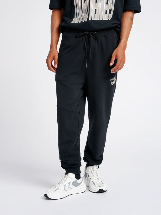 hmlURBAN PANTS, BLACK, model