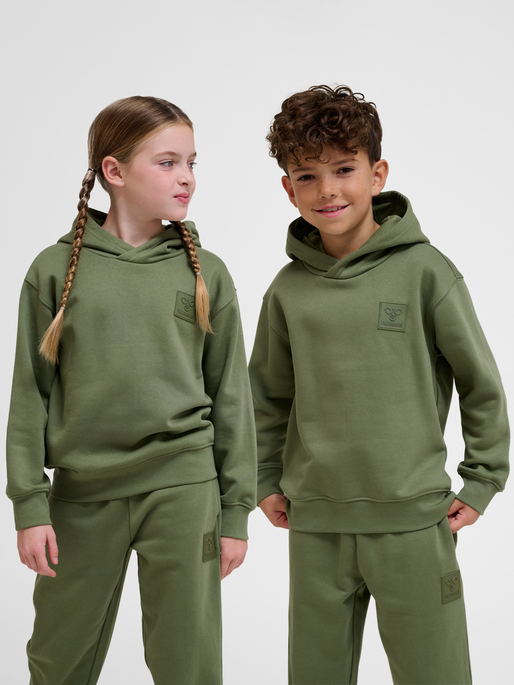 hmlCLEAN HOODIE, OLIVINE, model