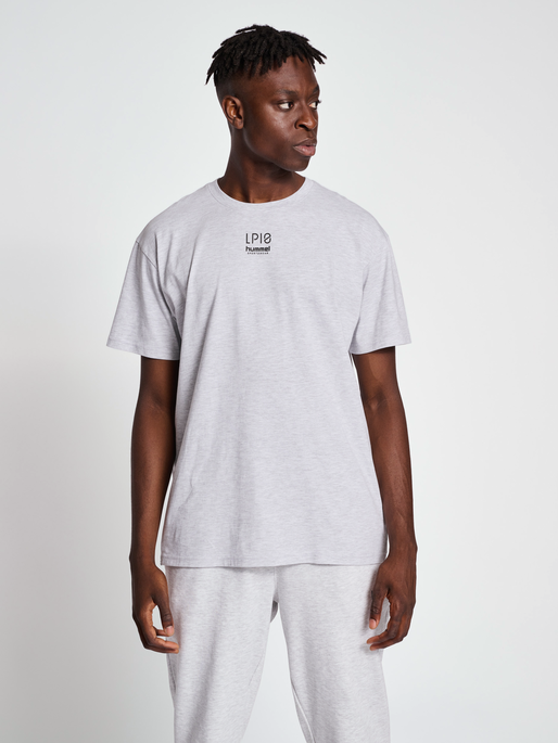 hmlLP10 BOXY T-SHIRT, LIGHT GREY MELANGE, model