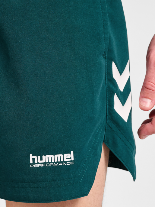 hmlPULSE SWIM SHORTS, JUNE BUG, model