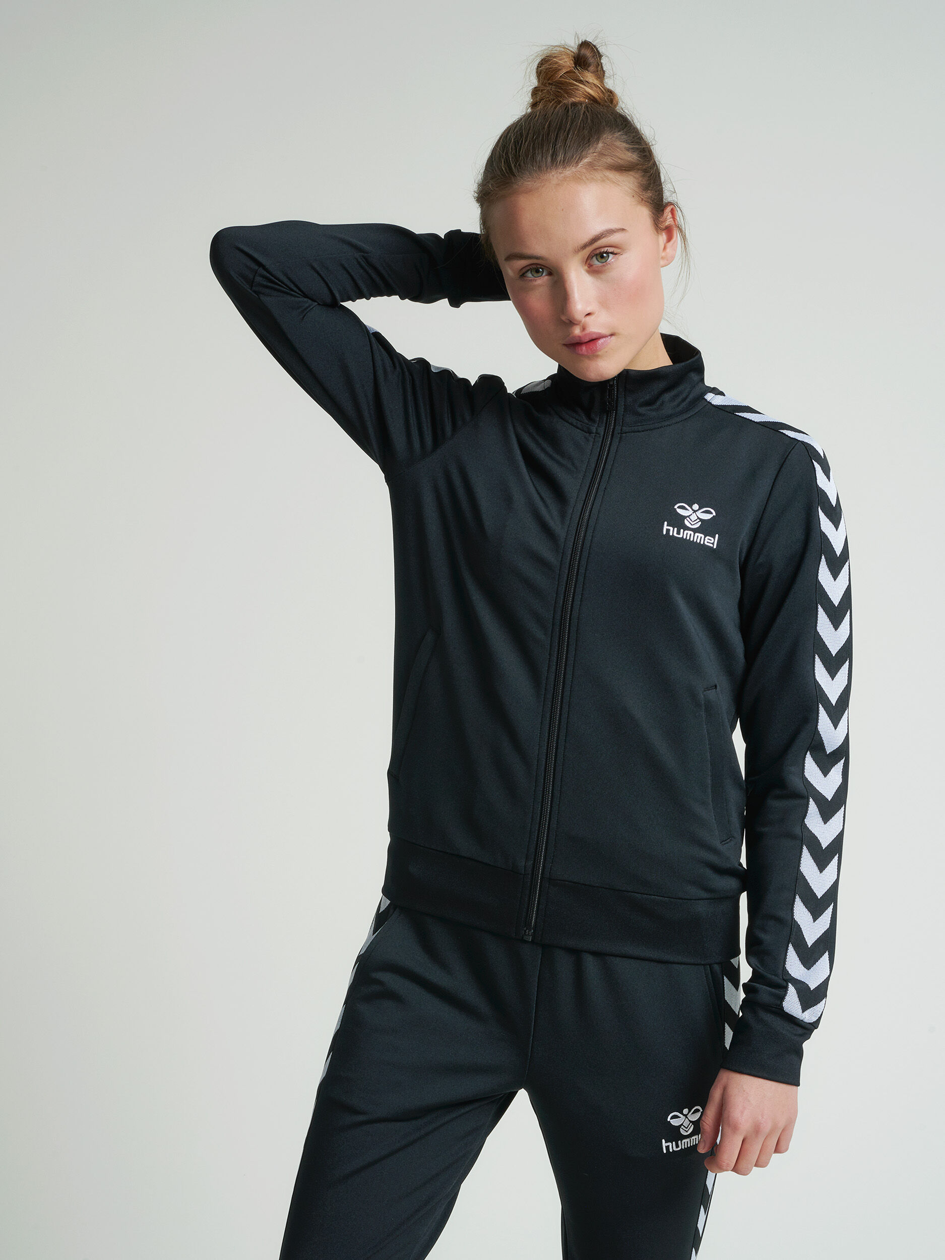 Hummel on sale zip jacket