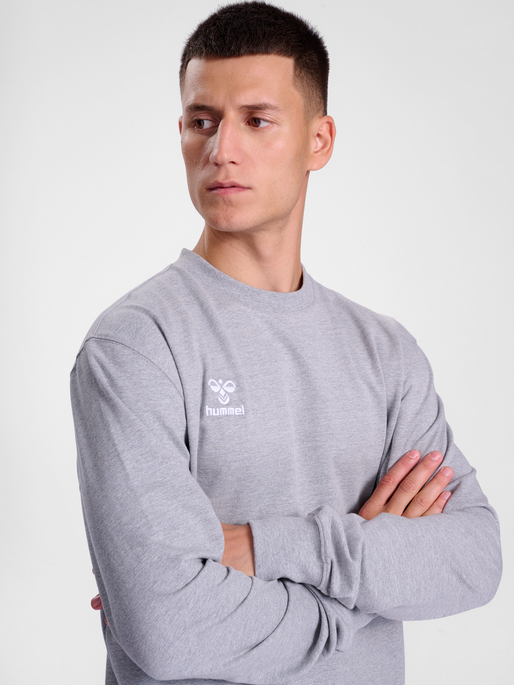 hmlGO 2.0 SWEATSHIRT, GREY MELANGE, model