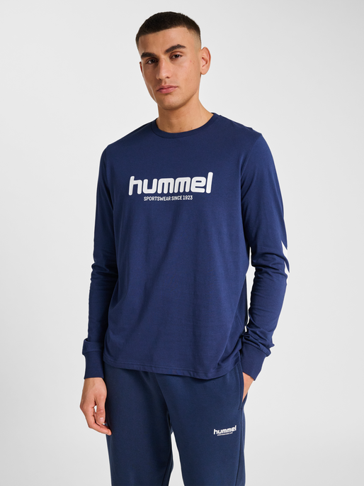 hmlLEGACY 2.0 T-SHIRT L/S, DRESS BLUES, model