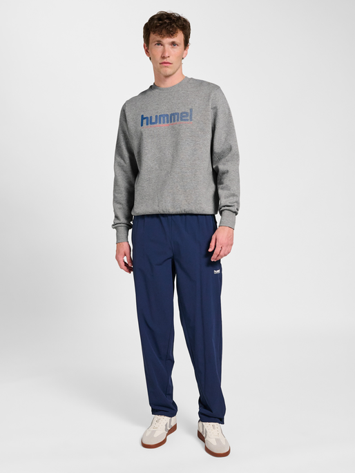 hmlGRAPHIC CREWNECK, GREY MELANGE, model