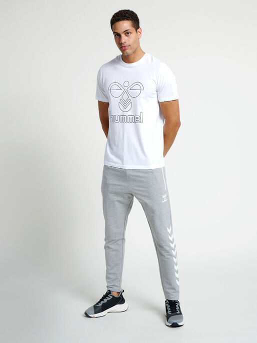 hmlPETER T-SHIRT S/S, WHITE, model