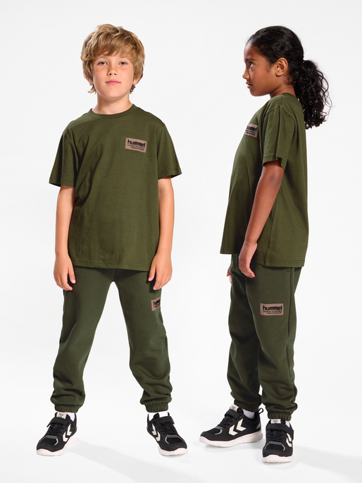 hmlDARE T-SHIRT S/S, 6453, model