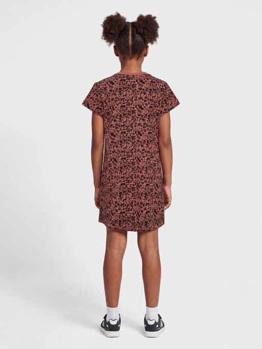 hmlMEJSE DRESS S/S, CHUTNEY, model