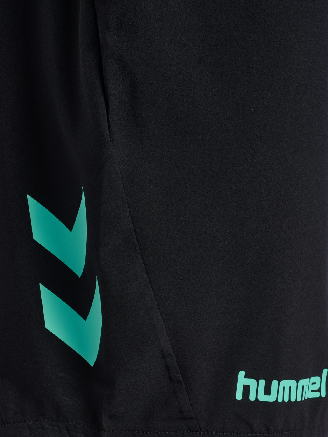 hmlBLAZE 2.0 TRAINING SHORTS, BLACK/POOL BLUE, packshot