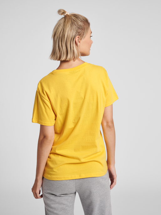 HUMMEL GO COTTON LOGO T-SHIRT WOMAN S/S, SPORTS YELLOW, model