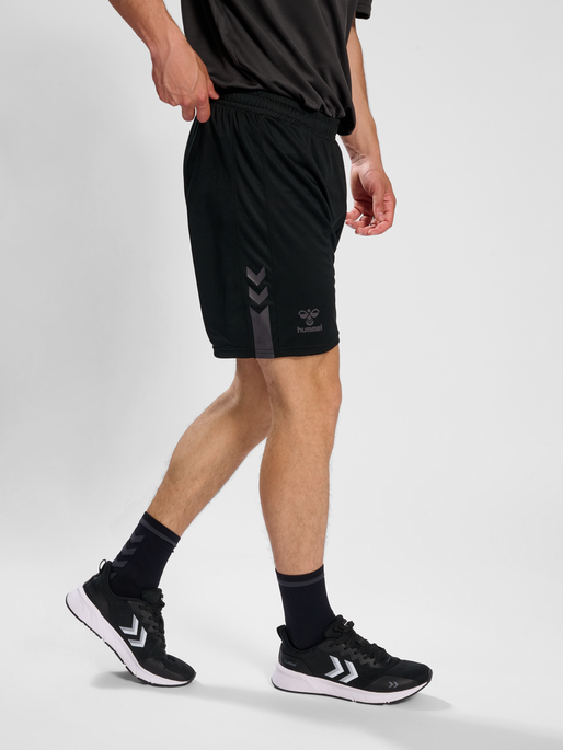 hmlACTIVE PL SHORTS, BLACK, model