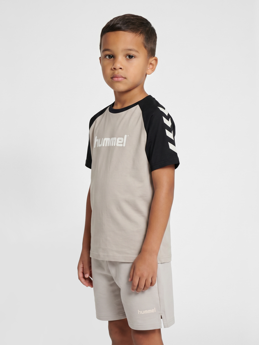 hmlJR LOGO T-SHIRT S/S, ROCK RIDGE, model