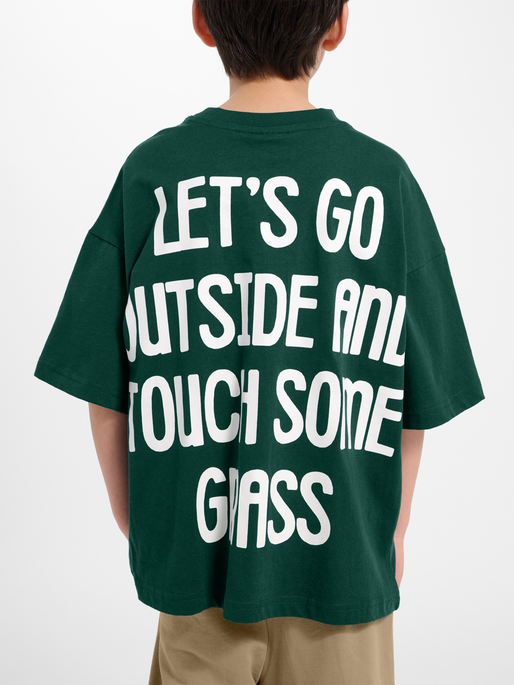 hmlJR SILLY S/S BOXY T-SHIRT SOLID, FOREST BIOME, model