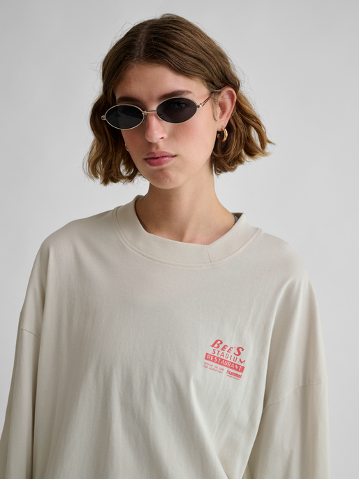 hmlLOOSE T-SHIRT L/S BEES STADIUM, TOFU, model