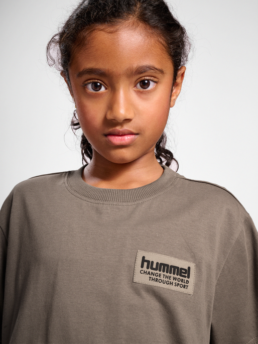 hmlDARE T-SHIRT S/S, 1559, model