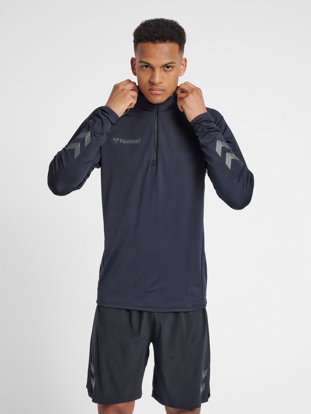 hmlAUTHENTIC PRO HALF ZIP SWEAT, ANTHRACITE, model