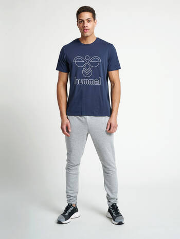 hmlPETER T-SHIRT S/S, BLUE NIGHTS, model
